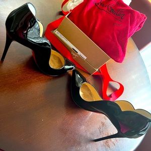 Bleautiful Hot Chick patent pumps, like new!